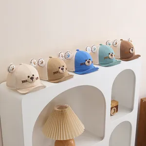 Detalle de gorras de béisbol de malla para niños con lindas orejas de oso 3D en cinco colores