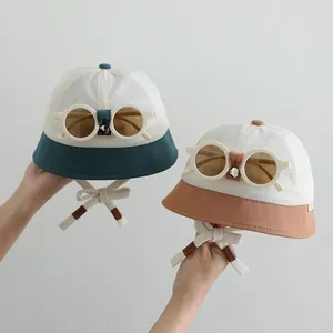 Cappelli da sole per bambini in mesh con occhiali vintage e fiocco regolabile in due colori
