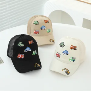 Berretto da baseball in rete per bambini con ricami di camion in vari colori