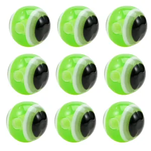 Vue macro de perles œil maléfique vertes de 8mm en résine polie pour bijoux DIY