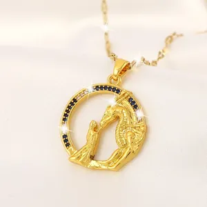 Collana con pendente a rilievo principessa e drago dorato con pietre in zircone