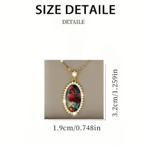 Dettaglio dimensioni della collana con uccello cardinale rosso di 3,2 cm x 1,9 cm