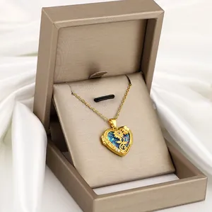 Gouden zonnebloem hart medaillon ketting met You Are My Sunshine gravure en opaalsteen