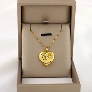 Gouden hart medaillon met You Are My Sunshine gravure in een luxe geschenkverpakking