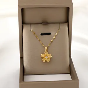 Goldene Halskette mit fünfblättriger Blume aus Katzenauge und Zirkon in Geschenkbox