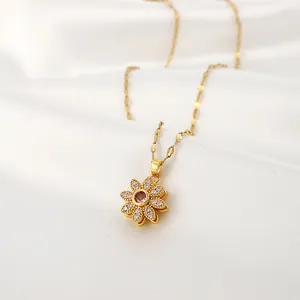 Elegante roterende zonnebloemketting met roze zirkoon op zijden achtergrond