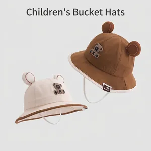 Mignons chapeaux bobs pour bébés avec oreilles d'ours en beige et marron et jugulaire fixe