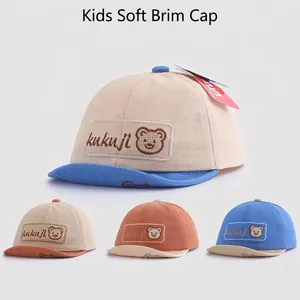 Berretto da Baseball per Bambini con Orso Cartone Animato Visiera Morbida Cappello Parasole Patchwork in Cotone