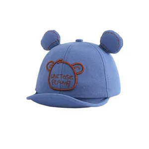 Berretto da baseball blu per neonati con ricamo a orsetto e morbide orecchie in cotone