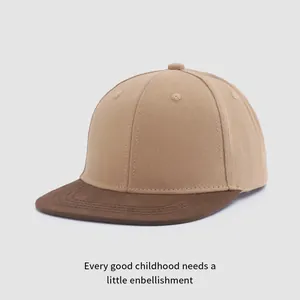 Casquette bicolore pour enfant avec couronne kaki et visière plate marron, couture soignée