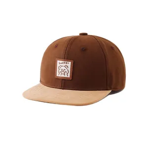 Gorra retro para niños con parche de oso Lucky y visera plana de contraste moderno