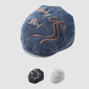 Béret en Denim Lavé pour Enfants Casquette Plate Lucky Girl Broderie Nœud Chapeau Pare-soleil pour Tout-petits Filles Garçons Mode Décontractée