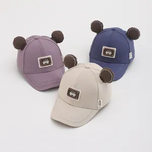 Süße Baby-Baseballkappen mit Bärenohren in Lila, Marine und Beige als Sonnenschutz