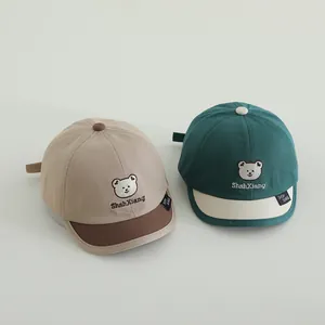 Kinder Baseballkappe Set mit gestickten Bärenmustern und schicken kurzen Krempen