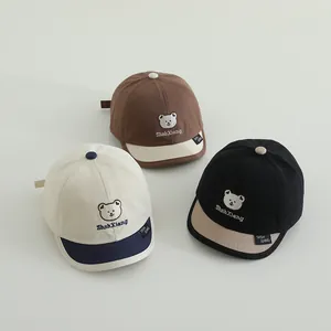 Dreierpack Baby-Baseballmützen aus Baumwolle mit Bärenstickerei und kurzem Schirm