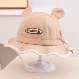 Chapeau pêcheur beige pour bambins avec oreilles 3D et broderie Planwich pour l'été