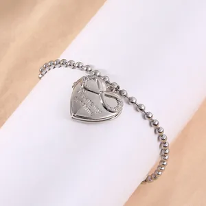 Bracelet à billes argenté avec médaillon cœur gravé et symbole infini étincelant