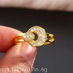 Luxuriöser goldener Sonne und Mond Ring mit Zirkonia-Mikropflaster in 1,8 cm Größe