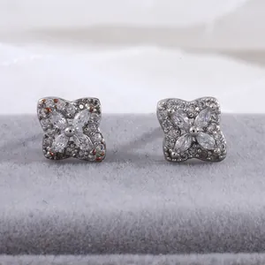 Boucles d'oreilles trèfle en argent avec zircons marquise pour un look élégant