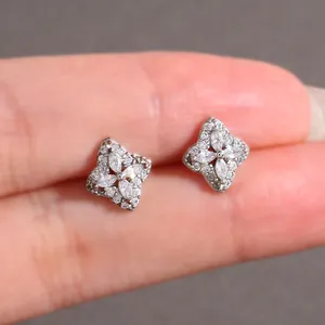 Boucles d'Oreilles Clous Trèfle à Quatre Feuilles en Cuivre avec Zircon Micro-Incrusté pour Femmes Bijoux Étincelants Élégants