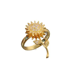 Anillo de girasol giratorio de cobre dorado con microincrustaciones de circonio blanco