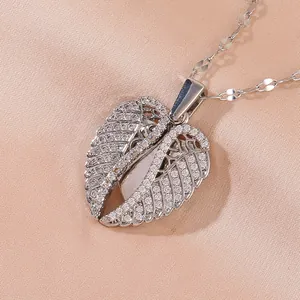 Halskette mit Herzmedaillon aus Silber mit Zirkonia-Steinen und Engelsflügel-Design