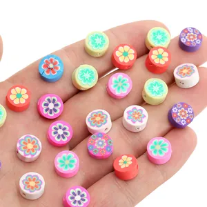 Perles fleurs en pâte polymère colorée pour création de bijoux DIY tenues en main