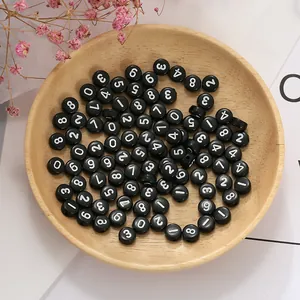 Platte ronde zwarte acryl cijfer kralen met witte cijfers voor DIY sieraden
