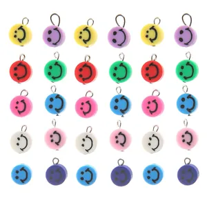 Bunte Smiley-Anhänger mit Metallringen für DIY-Schmuckherstellung im 30er-Set