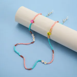 Catenella per occhiali colorata con perline, lettere LOVE e ciondoli smiley
