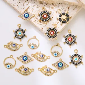 Pendentifs œil maléfique et gouvernail en alliage doré avec émail coloré et strass brillants