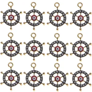 Grille de douze breloques en forme de gouvernail doré avec strass et motif œil maléfique