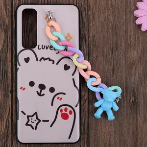 Lila Cartoon Bär Handyhülle mit bunter Kette und mattem Bärenanhänger Dekoration