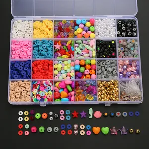 Kit DIY bijoux 24 compartiments avec perles en argile colorées sur fond noir