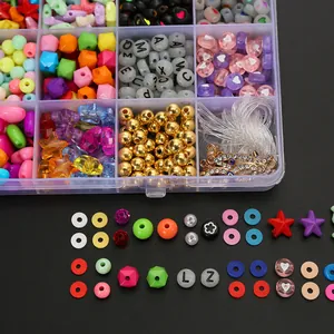 Kit DIY de 24 compartiments avec perles lettres, cœurs et étoiles pour bijoux créatifs