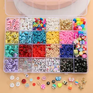 Vue détaillée de dessus du kit de perles DIY 24 grilles avec perles alphabet et argile