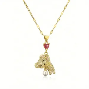 Collier ours doré avec pierre coeur rouge et pendentif perle sur chaîne étincelante
