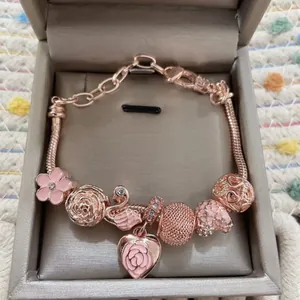 Roségoldfarbenes Perlenarmband Legierung Rosa Blume Schwan Herz Rose Anhänger Romantischer Schmuck Geschenk Für Frauen