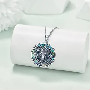 Collier boussole tête de loup hip hop avec incrustation colorée et chaîne argentée