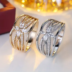 Bagues trèfle élégantes en or et argent avec zircons marquise et anneau ajouré