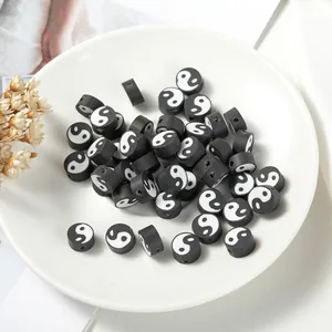 50 perles Yin Yang en pâte polymère dans un plat en céramique pour bracelets DIY