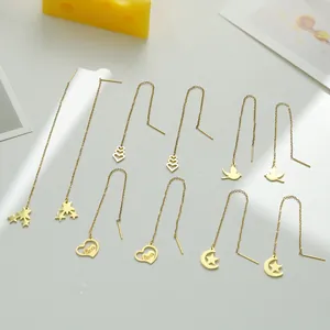 Set di orecchini a filo lungo placcati in oro con motivi a cuore e croce alla moda