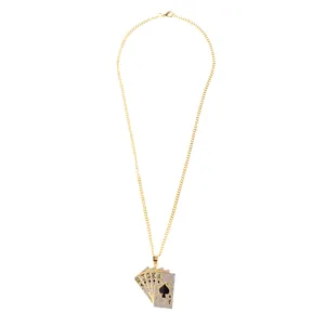 Collana hip-hop dorata con pendente a forma di scala reale di picche con strass