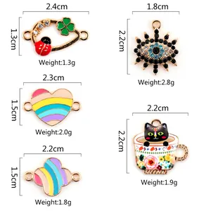 Kleurrijke emaille bedeltjes set met lieveheersbeestje en kat voor DIY sieraden maken