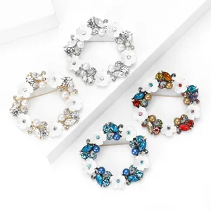 Broche de Couronne de Fleurs en Alliage avec Strass et Künstliche Perles pour Femmes Mariage Banquet Bijou Haut de Gamme Polyvalent