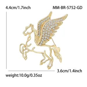 Spilla Pegasus dorata con strass per abiti, dimensioni 4,4x3,6 cm, peso 10,0 g