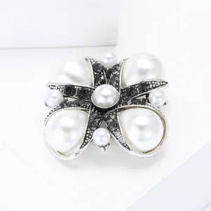 Vintage baroque alloy brooch with pearls and black rhinestones for women's suits