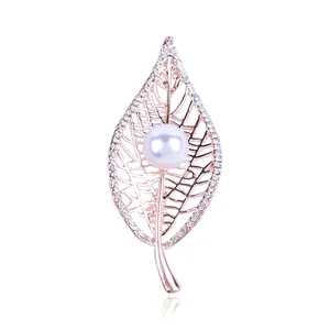 Elegant Hollow Leaf Brooch For Women Alloy Artificial Pearl Rhinestone Breastpin Gift Wedding Party Fashion Accessories Decor