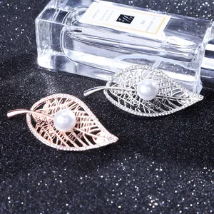 Elegant hollow leaf brooch with sparkling crystals and a central white pearl in two colors