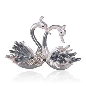 Élégante Broche Double Cygne en Alliage Gris Blanc Émail Incrusté de Strass Épingle Animal pour Bijoux de Mode Femme Cadeau
